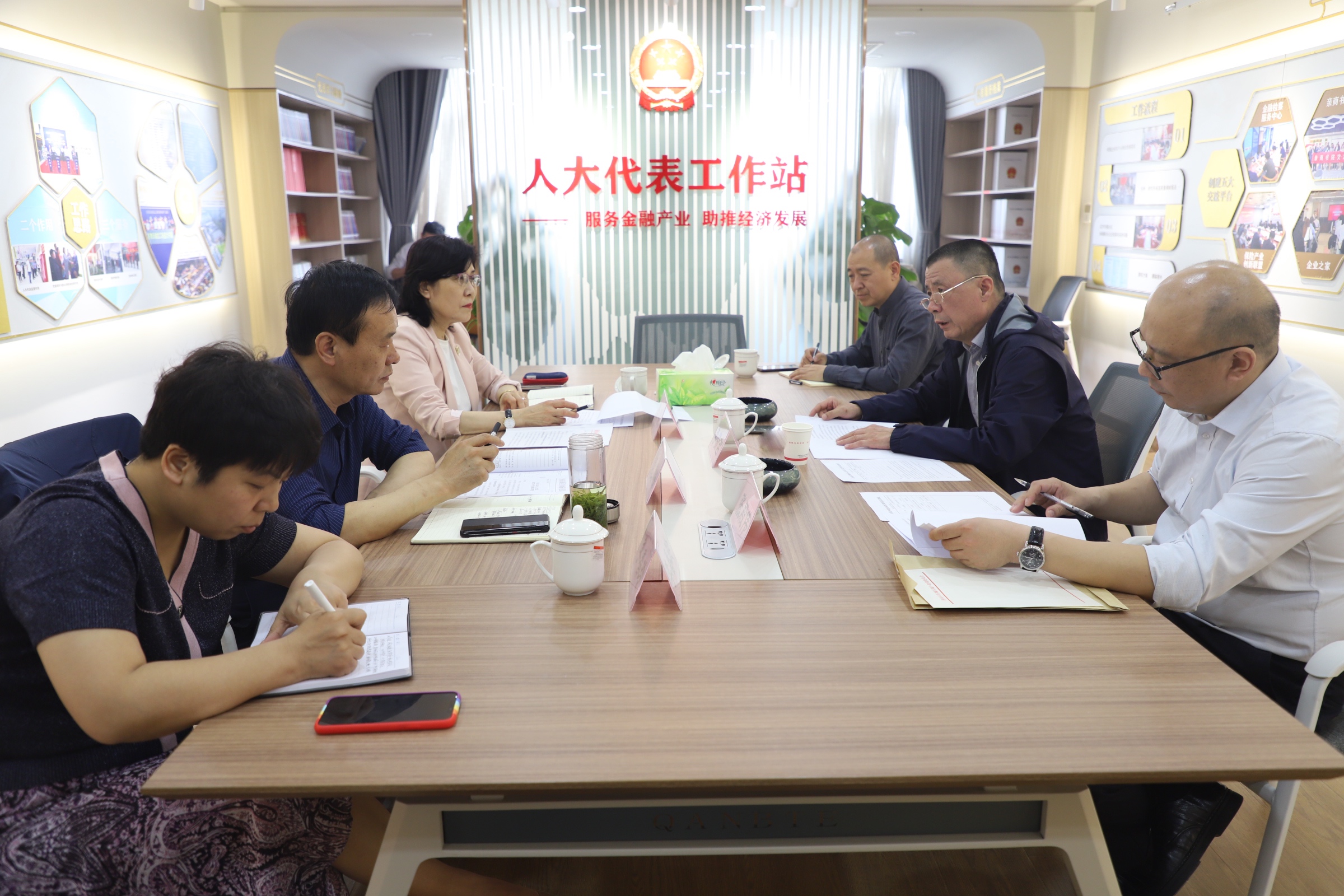 历城区住建局到东风街道代表工作站答复张华人大代表建议办理情况