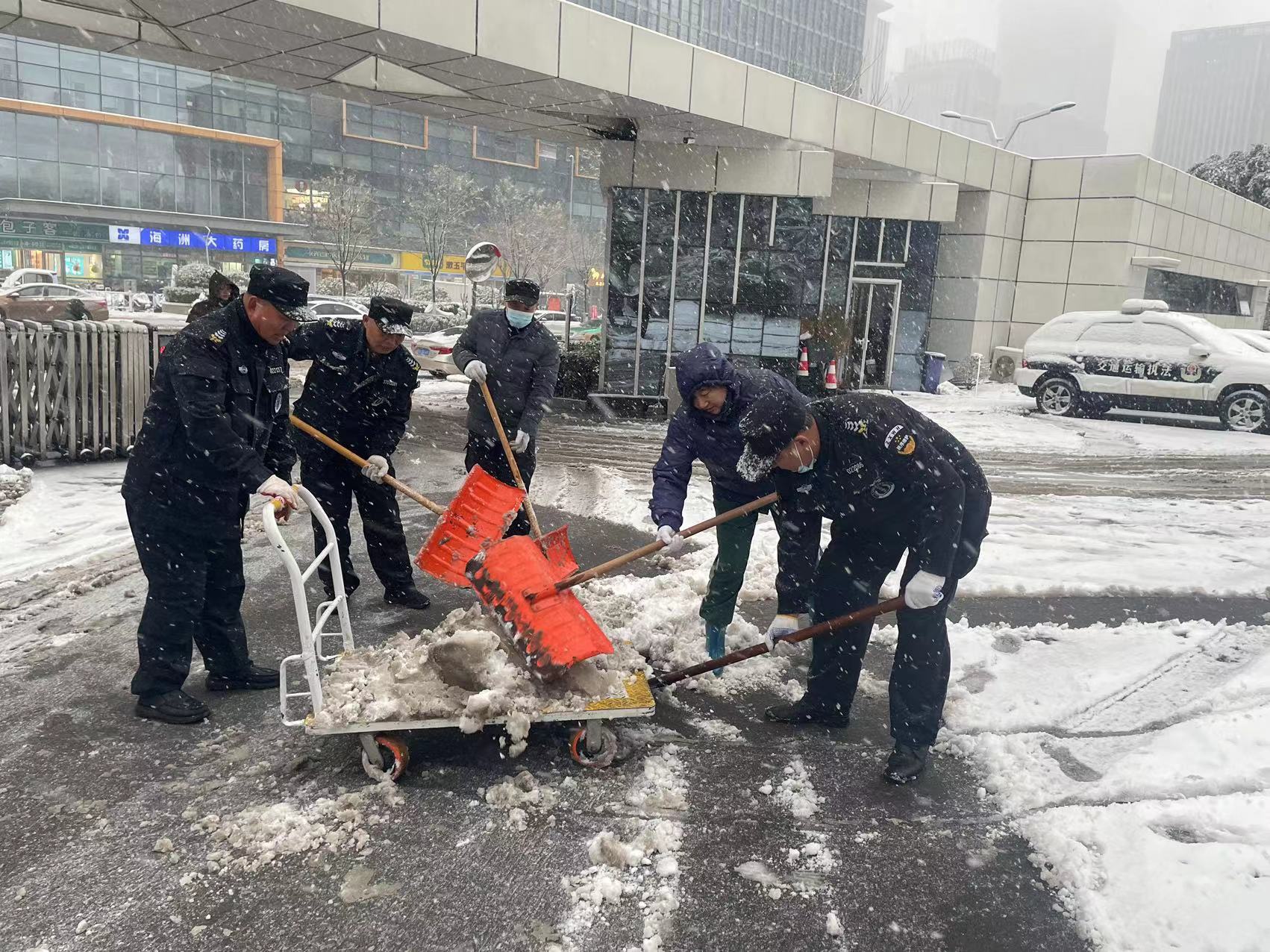 山东保丽洁物业再战暴雪，让物业服务更有温度！