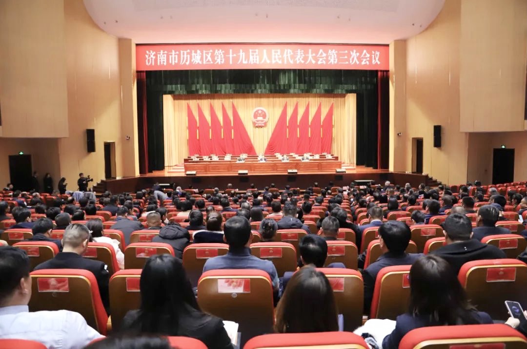 山东保丽洁物业管理有限公司董事长、历城区人大代表张华：济南市人行过街天桥加装无障碍直梯及雨棚